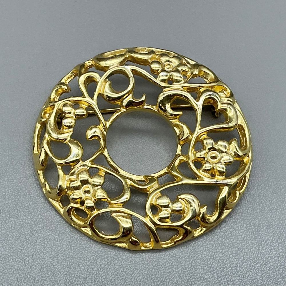 Brooch Pin Women Gold Tone Openwork Floral Heart Circular Filigree Vintage Style